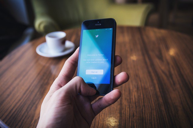 Thinking of rebranding yourself on Twitter or setting up a professional account for the first time? Follow the tips from sport industry professionals in this new series. (Photo via Pexels.com)