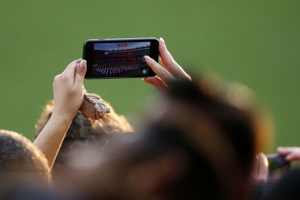 baseball-teams-phones