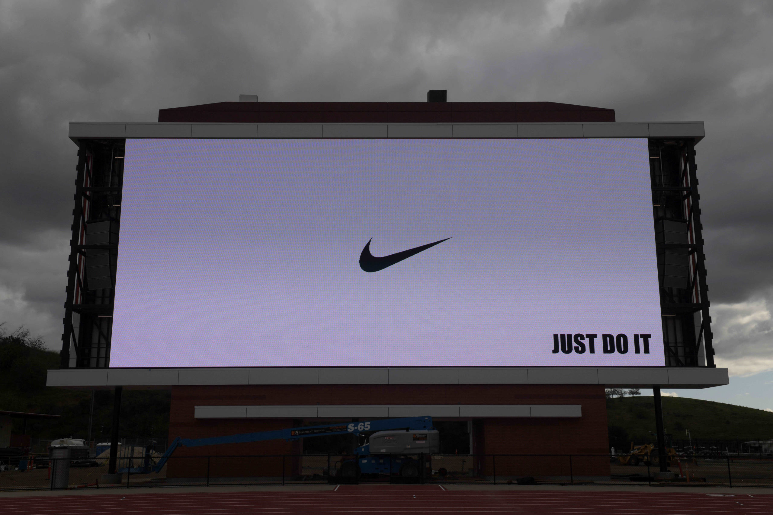 nike_logo_on_billboard