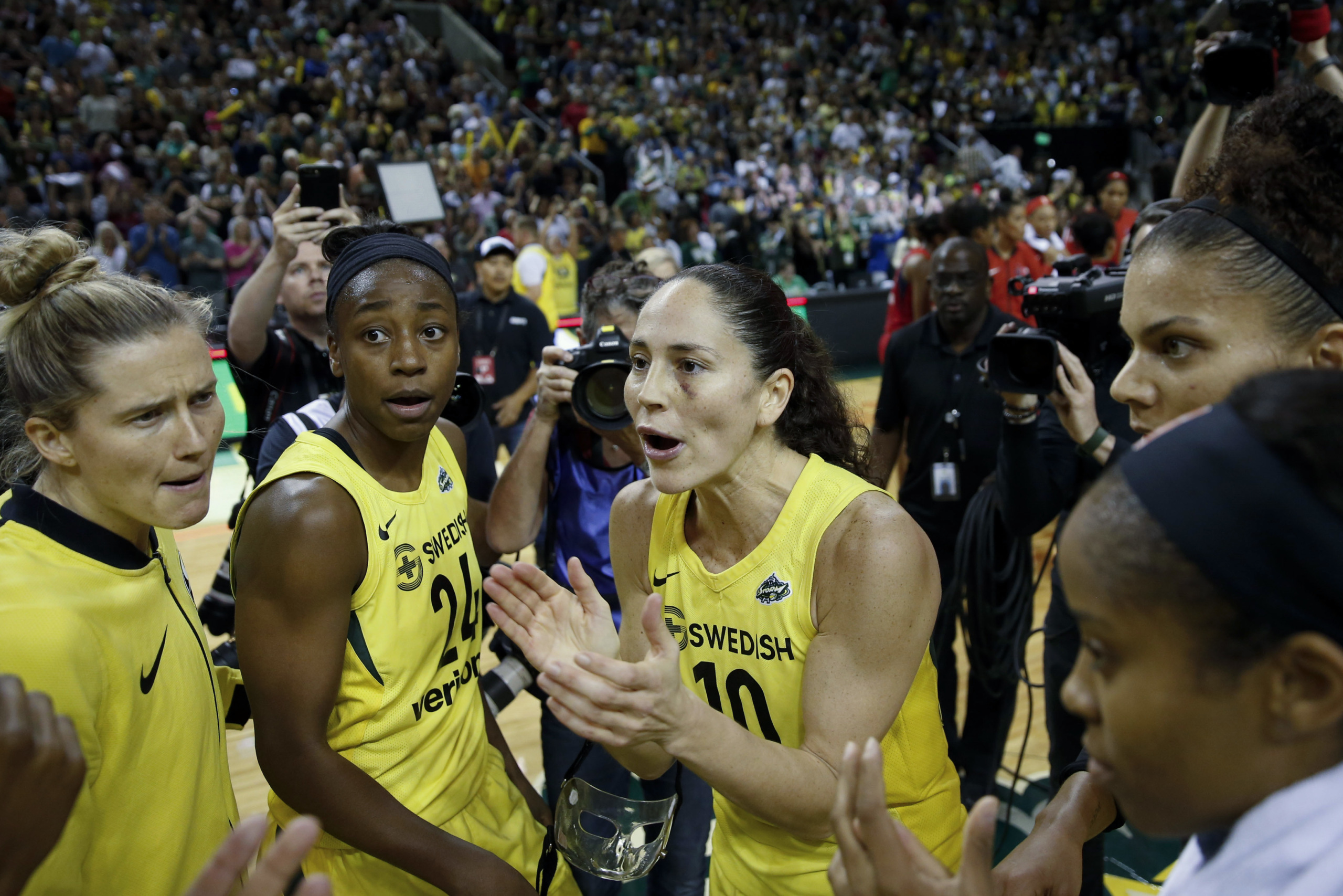 sue_bird_and_teammates