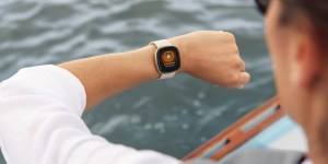 person_looking_at_smart_watch