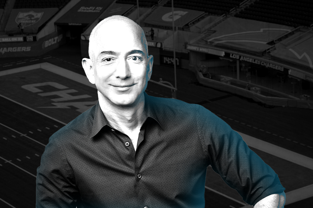 bezos_with_football_field