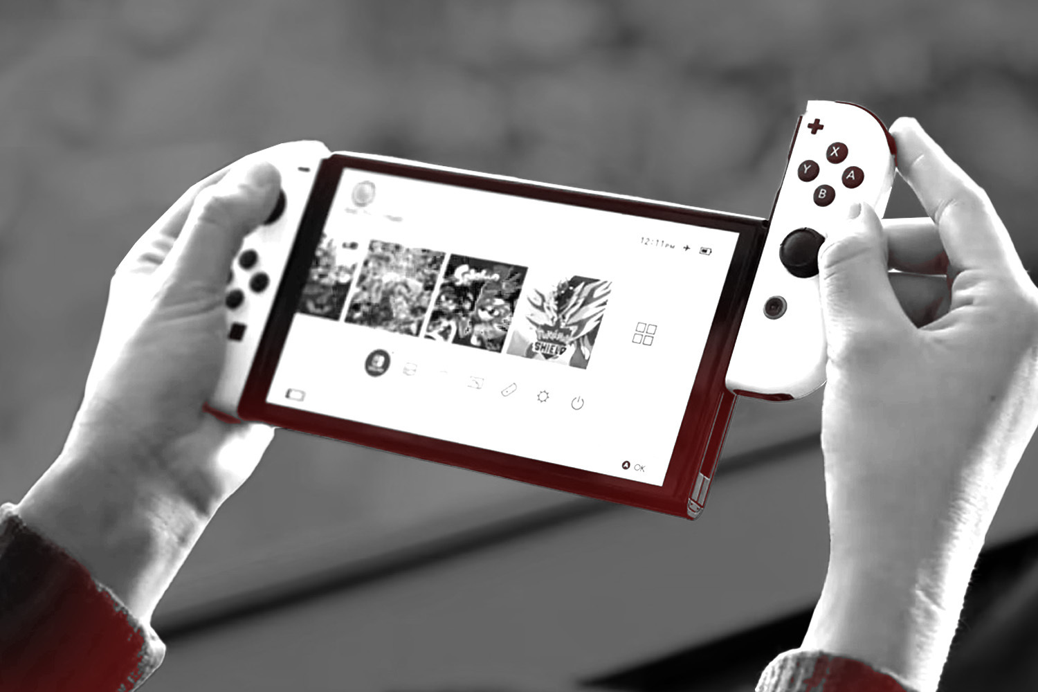 hands_holding_nintendo_switch