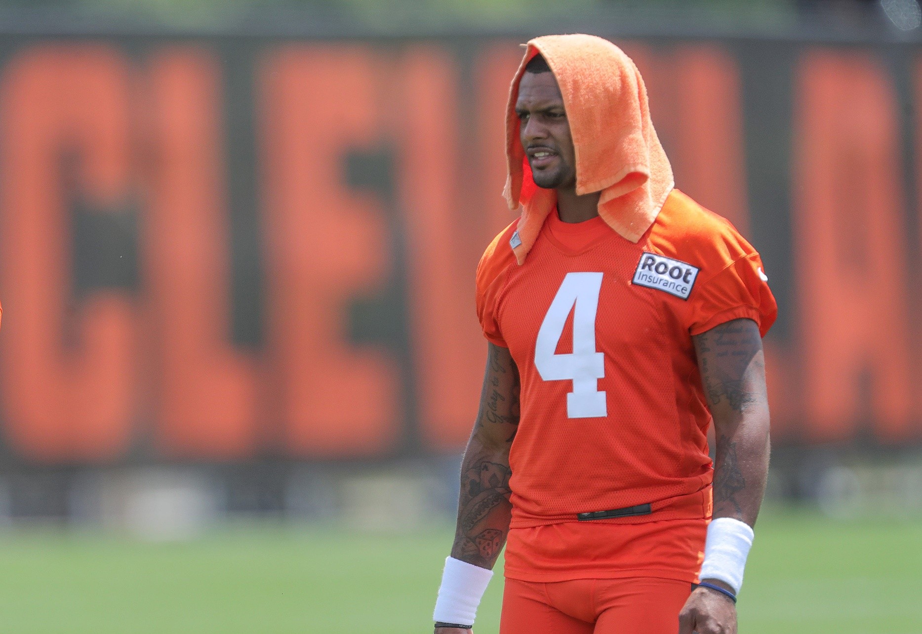 Deshaun-Watson-with-towel-on-head