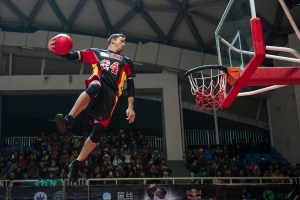 Man-dunking-SlamBall