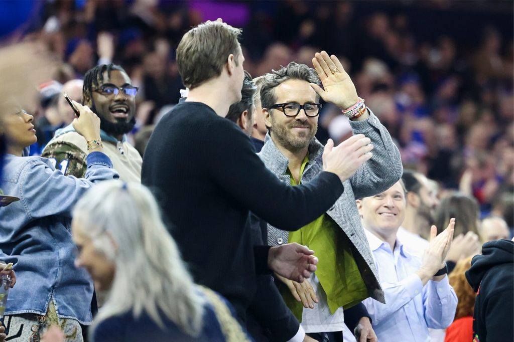 Ryan Reynolds' group bows out of the bidding for the Ottawa Senators, leaving six groups in them mix ahead of Monday's bid deadline.