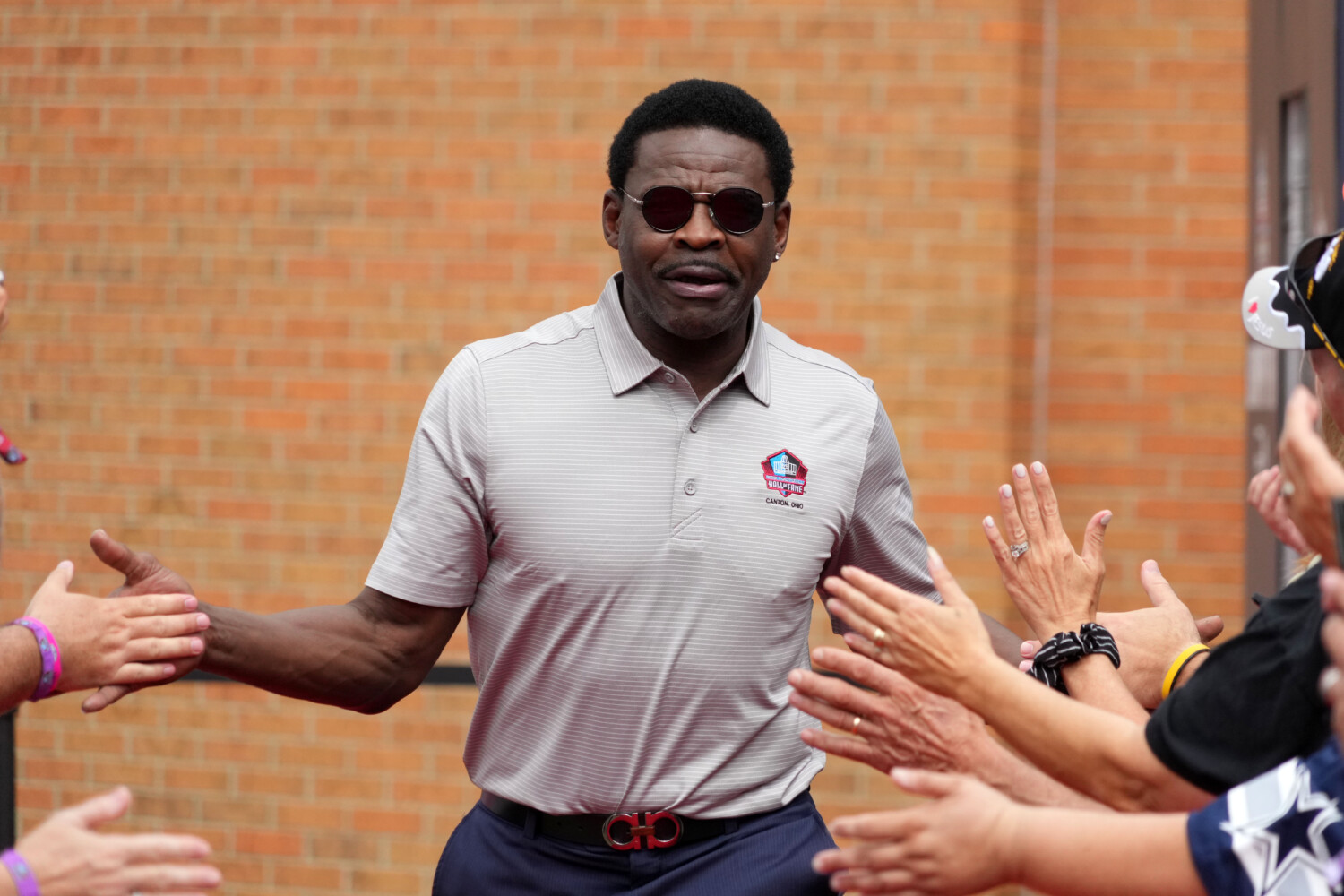 Michael Irvin files lawsuit against Marriott.