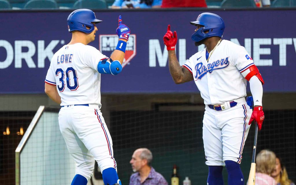 Texas Rangers wants to join in suit to collect rights fees from Diamond Sports.
