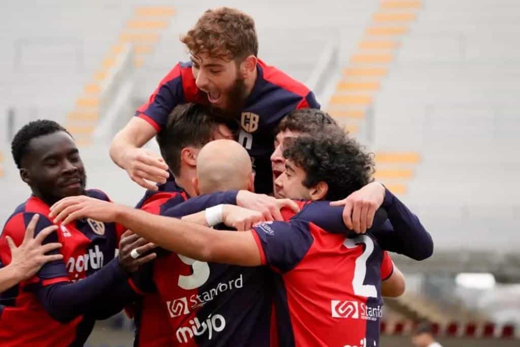 Campobasso 1919 players celebrate during a match.