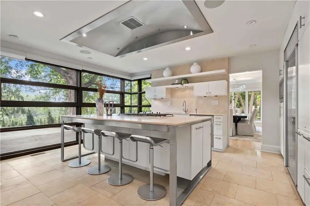 Patrick Mahomes to sell Missouri ranch.