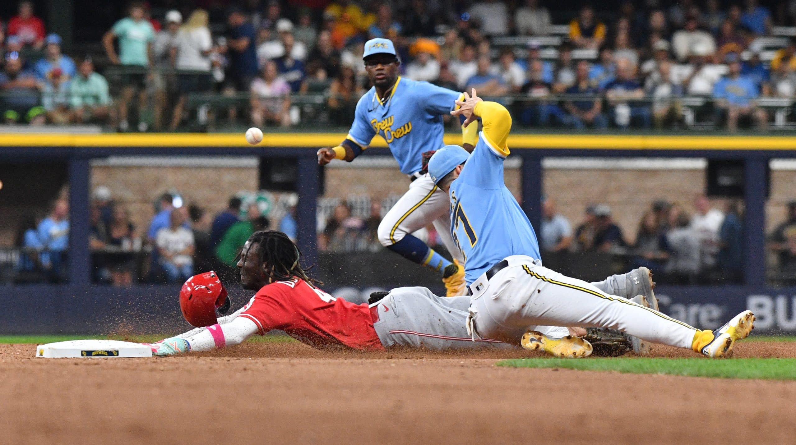 Reds shortstop Elly De La Cruz bringing energy to MLB.