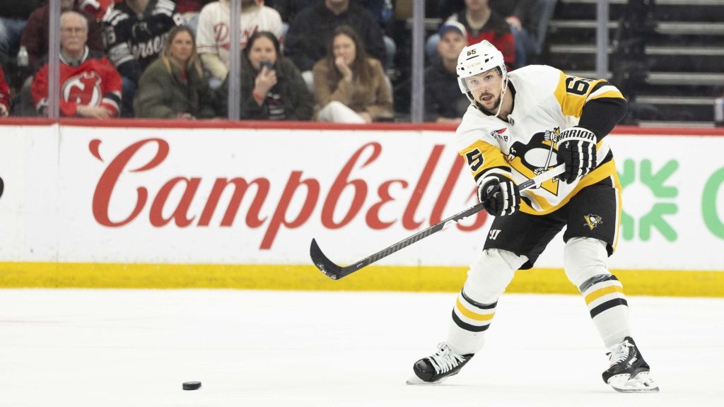 Apr 9, 2026; Newark, New Jersey, USA; Pittsburgh Penguins defenseman Erik Karlsson (65) passes the puck against the New Jersey Devils during the first period at Prudential Center
