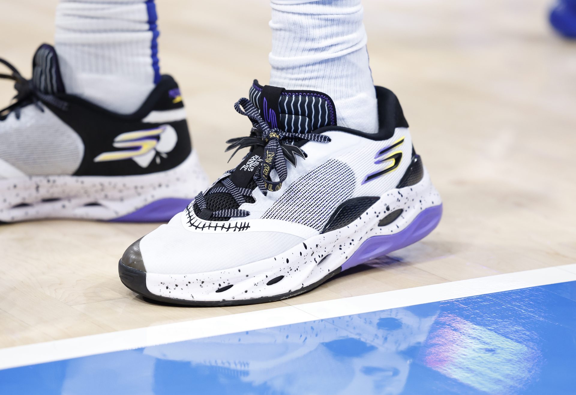 Dec 27, 2023; Oklahoma City, Oklahoma, USA; A close up view of New York Knicks forward Julius Randle (30) shoes during the second half against the Oklahoma City Thunder at Paycom Center.