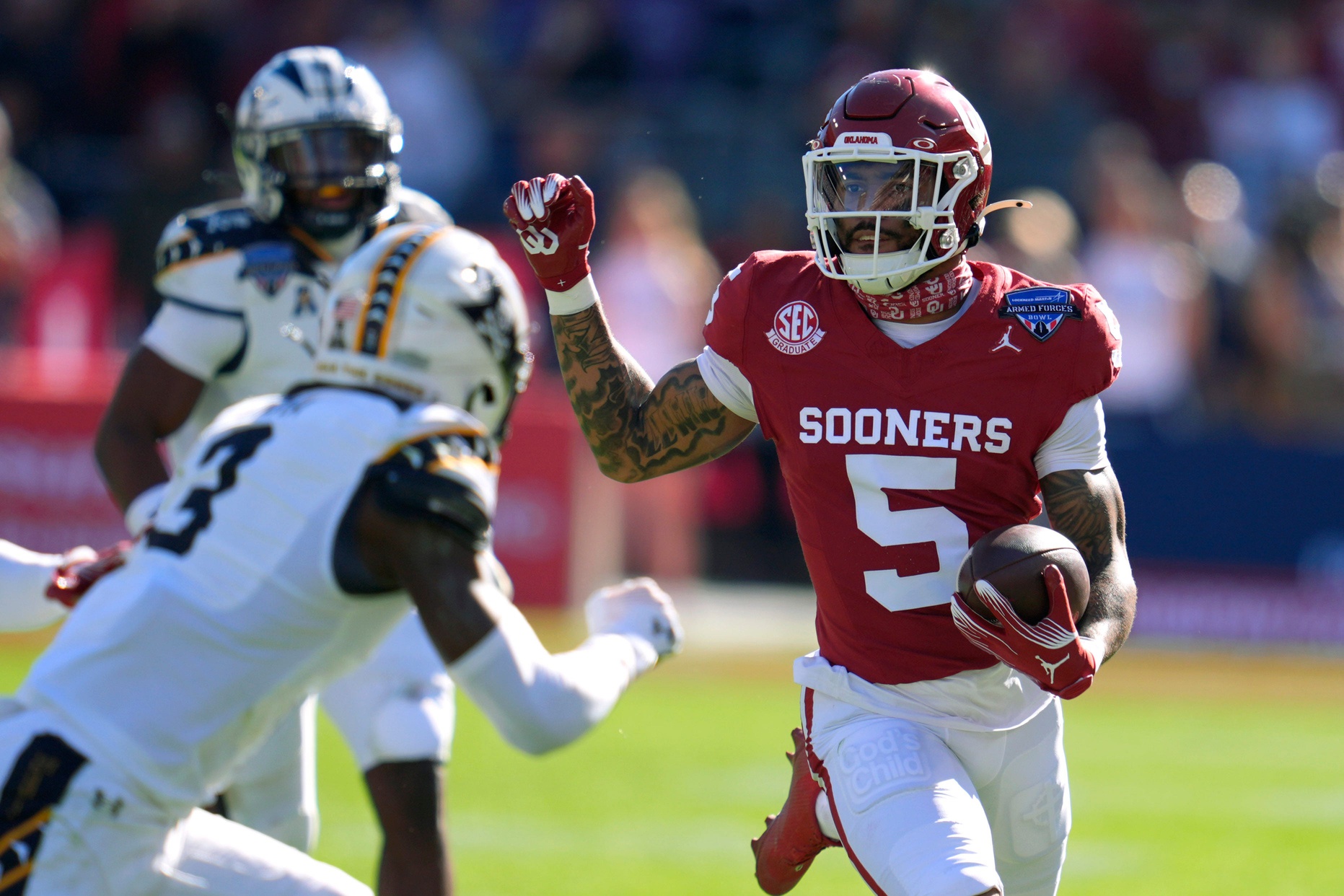 Oklahoma Sooners defensive back Woodi Washington (5) runs after a reception during the Armed Forces Bowl football game between the University of Oklahoma Sooners (OU) and the Navy Midshipmen at Amon G. Carter Stadium in Fort Worth, Texas, Friday, Dec. 27, 2024.