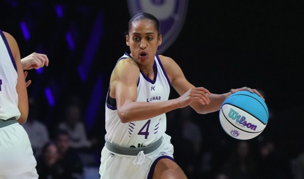 Jan 17, 2025; Miami, FL, USA; Skylar Diggins-Smith (4) of the Lunar Owls drives toward the basket during the first half of the game against the Mist of the Unrivaled women’s professional 3v3 basketball league at Wayfair Arena.