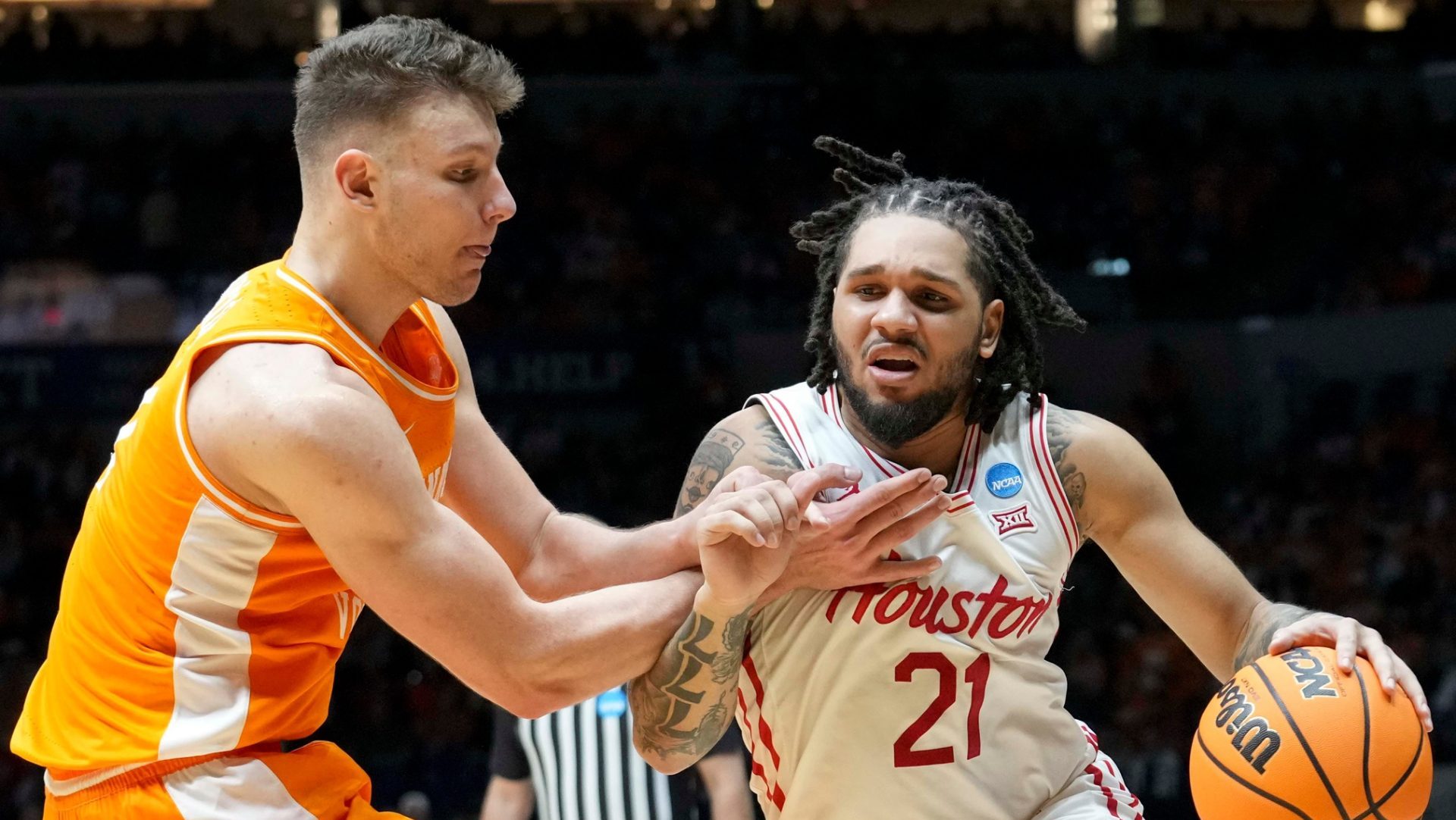 Tennessee Volunteers forward Igor Miličić Jr. (7) guards Houston Cougars guard Emanuel Sharp (21) during the second half of a game Sunday, March 30, 2025, during the Elite Eight round of the NCAA March Madness tournament at Lucas Oil Stadium in Indianapolis. Houston defeated Tennessee 69-50.