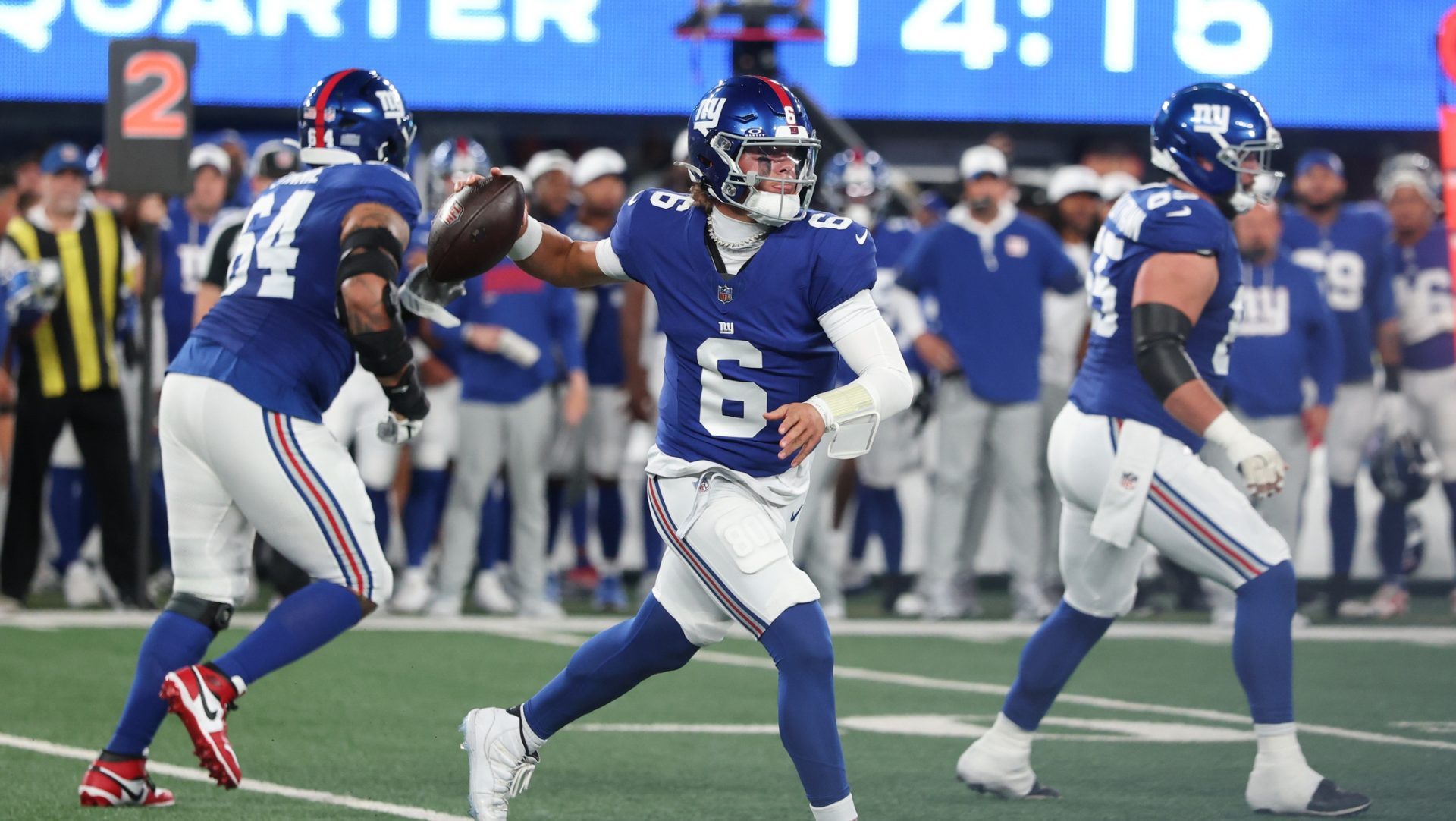 Aug 21, 2025; East Rutherford, New Jersey, USA; New York Giants quarterback Jaxson Dart (6) throws a pass during the first quarter against the New England Patriots at MetLife Stadium.