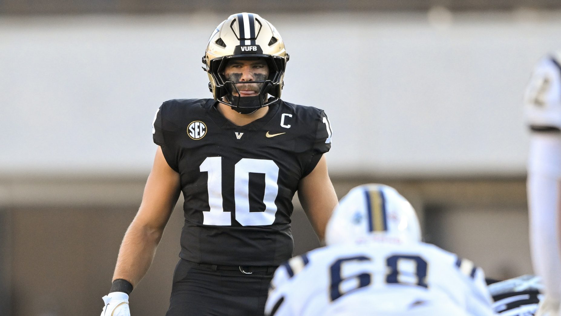 Aug 30, 2025; Nashville, Tennessee, USA; Vanderbilt Commodores linebacker Langston Patterson (10) looks over the defense against the Charleston Southern Buccaneers during the first half at FirstBank Stadium.