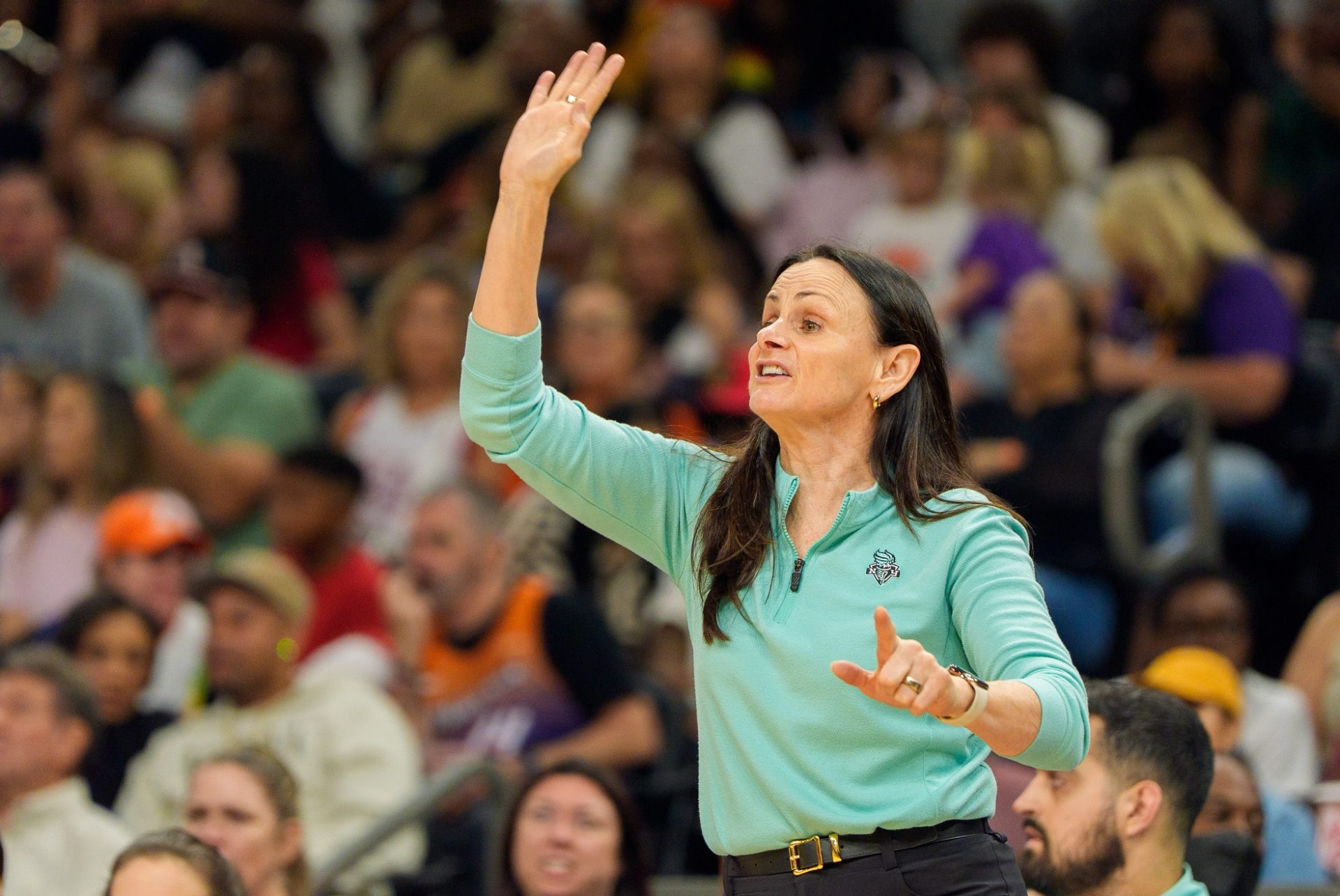Aug 30, 2025; Phoenix, Arizona, USA; New York Liberty head coach Sandy Brondello calls out a play in the second half to her team against the Phoenix Mercury at Footprint Center.