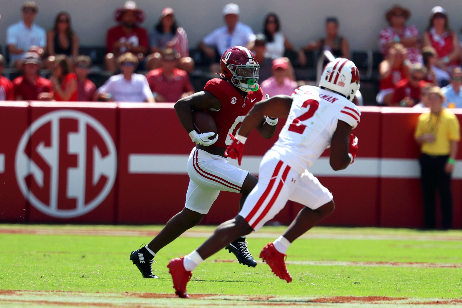 Sep 13, 2025; Tuscaloosa, Alabama, USA; Alabama Crimson Tide running back AK Dear (0) tries to outrun Wisconsin Badgers cornerback Ricardo Hallman (2) during the second half at Saban Field at Bryant-Denny Stadium.