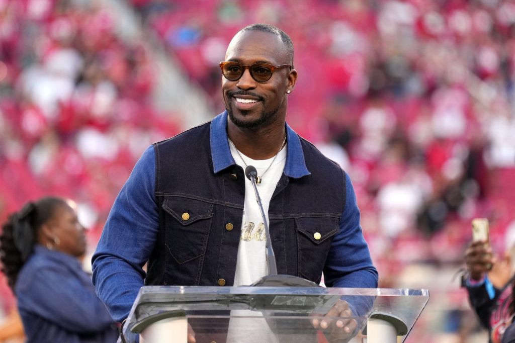 Sep 9, 2024; Santa Clara, California, USA; San Francisco 49ers former tight end Vernon Davis speaks during the 49ers hall of fame ceremony during halftime against the New York Jets at Levi's Stadium.