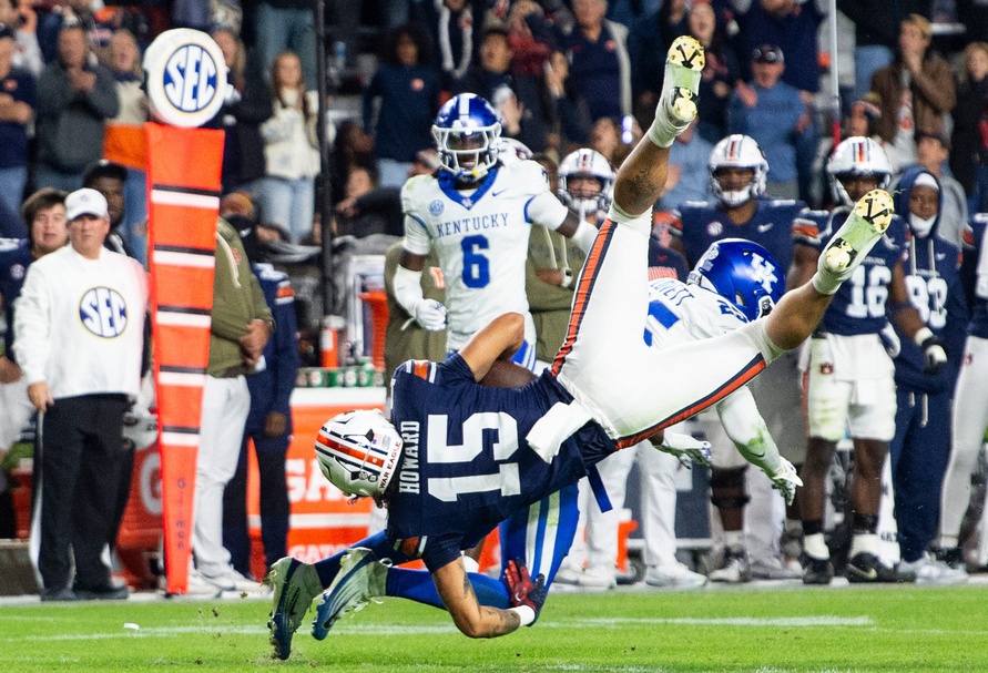Auburn Tigers tight end Preston Howard (15) is tackled by Kentucky Wildcats defensive back Jordan Lovett (25) as Auburn Tigers take on Kentucky Wildcats at Jordan-Hare Stadium in Auburn, Ala. on Saturday, Nov. 1, 2025. Kentucky Wildcats defeated Auburn Tigers 10-3.