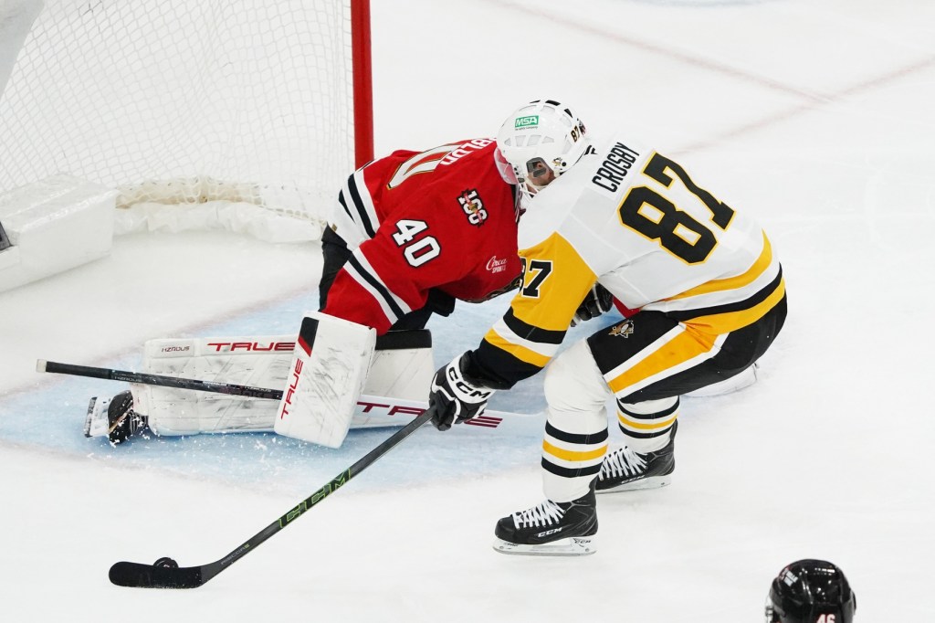 Dec 28, 2025; Chicago, Illinois, USA; Pittsburgh Penguins center Sidney Crosby (87) skates in on Chicago Blackhawks goaltender Arvid Soderblom (40) during the second period at United Center
