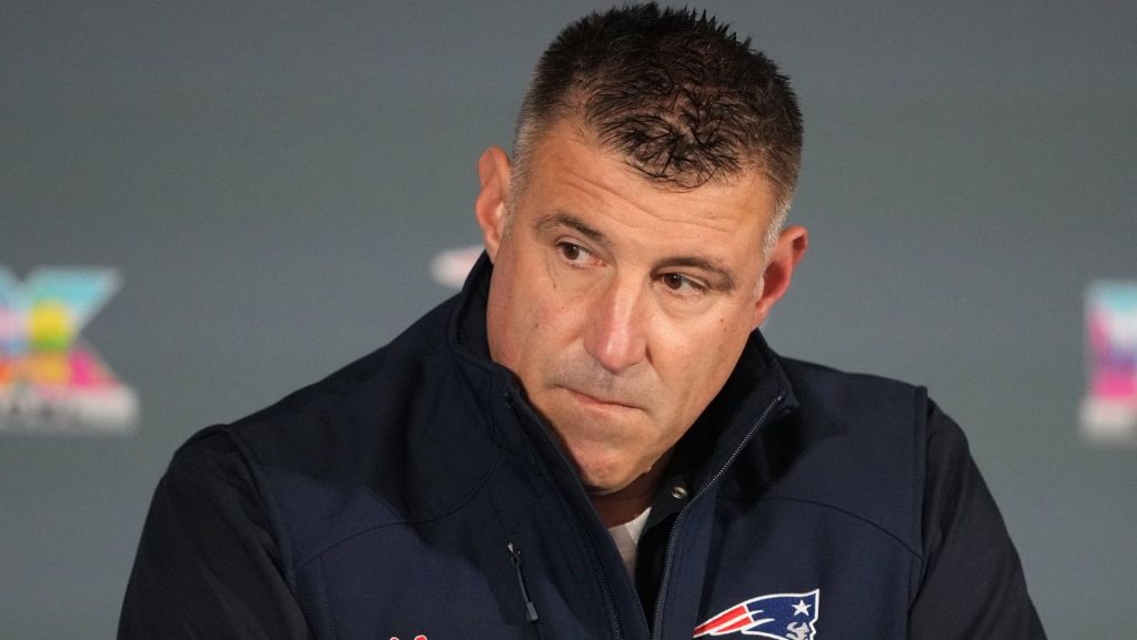 Feb 5, 2026; Santa Clara, CA, USA; New England Patriots head coach Mike Vrabel talks to media members at the Santa Clara Marriott. Mandatory Credit: Darren Yamashita-Imagn Images