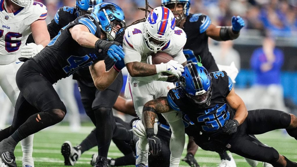 Buffalo Bills running back James Cook runs against Detroit Lions linebacker Jack Campbell (46), left, and safety Brian Branch (32) during the second half at Ford Field in Detroit on Sunday, Dec. 15, 2024.