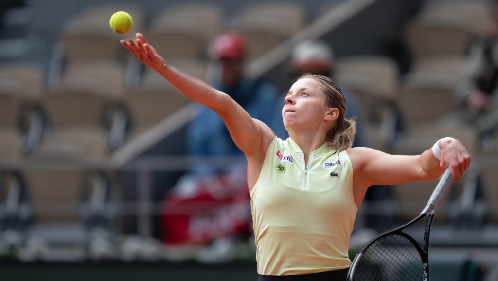 Jun 3, 2026; Paris, France; Maja Chwalinska of Poland tosses the ball to serve during her match against Anna Kalinskaya on day 10 at Stade Roland Garros.
