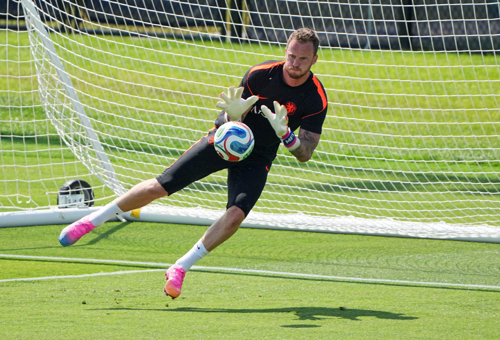 Soccer Football - FIFA World Cup 2026 - Netherlands Training - KC Current Training Facility, Kansas City, Missouri, U.S. - June 10, 2026 Netherlands' Mark Flekken during training