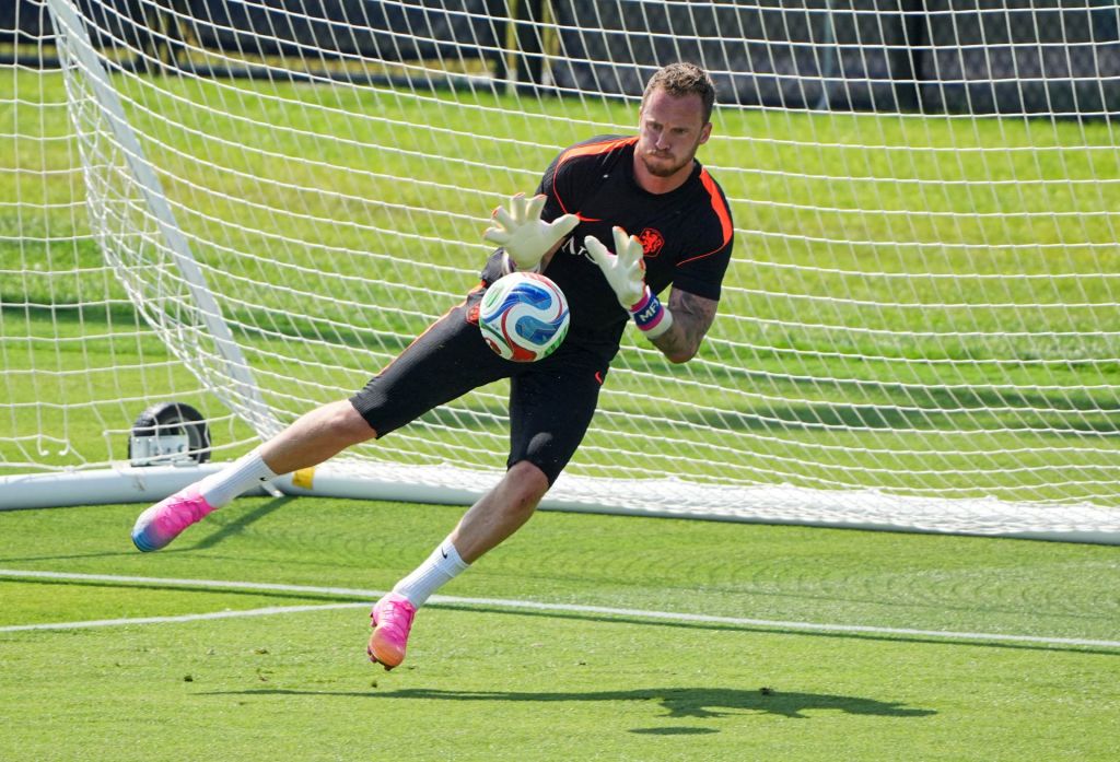 Soccer Football - FIFA World Cup 2026 - Netherlands Training - KC Current Training Facility, Kansas City, Missouri, U.S. - June 10, 2026 Netherlands' Mark Flekken during training