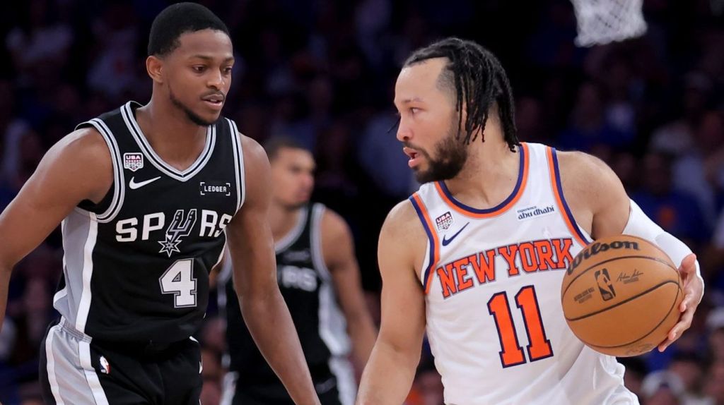 Jun 10, 2026; New York, New York, USA; New York Knicks guard Jalen Brunson (11) controls the ball against San Antonio Spurs guard De'aaron Fox (4) during the fourth quarter of game four of the 2026 NBA Finals at Madison Square Garden