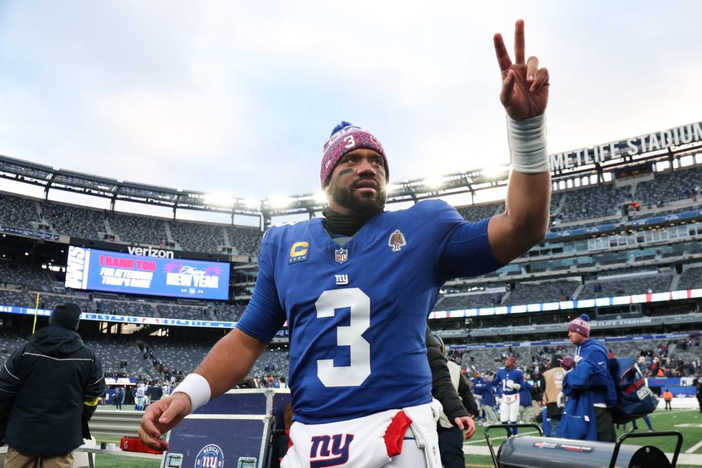 Jan 4, 2026; East Rutherford, New Jersey, USA; New York Giants quarterback Russell Wilson (3) waves to fans after the game against the Dallas Cowboys at MetLife Stadium.