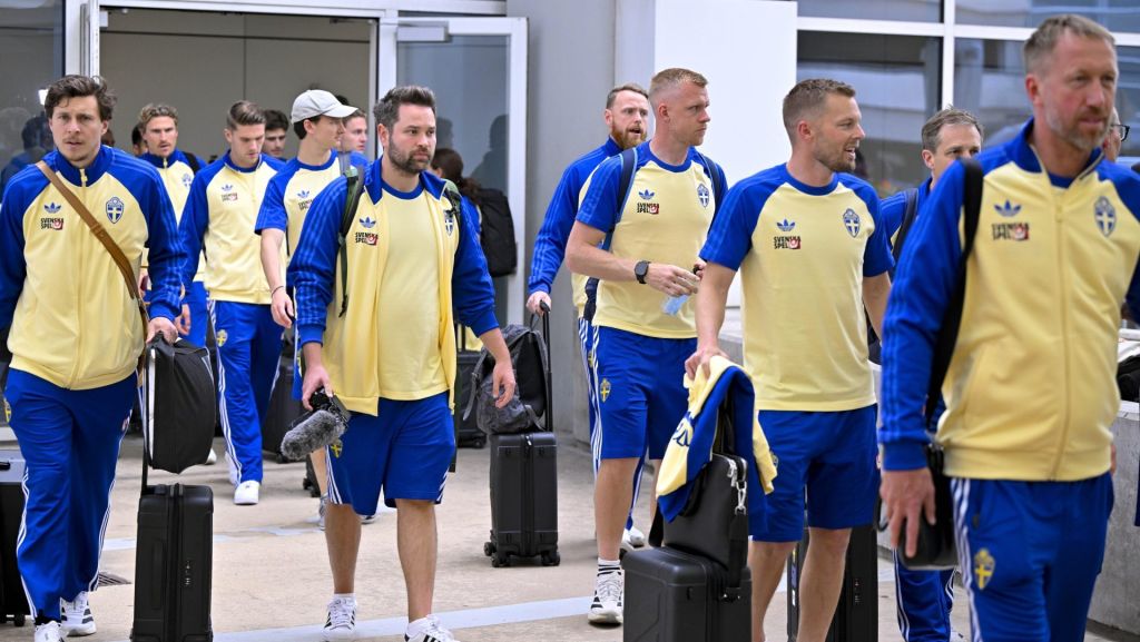 Jun 6, 2026; Dallas, Texas, USA; The Sweden men's national team arrives for the 2026 FIFA World Cup at Dallas Fort Worth International Airport. Mandatory Credit: Jerome Miron-Imagn Images