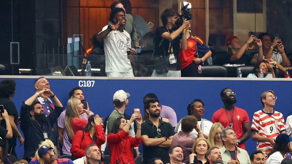 Soccer Football - FIFA World Cup 2026 - Round of 16 - Portugal v Spain - Dallas Stadium, Arlington, Texas, U.S. - July 6, 2026 Streamer IShowSpeed in the stands REUTERS/Kai Pfaffenbach