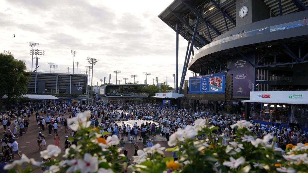 Tennis - U.S. Open - Flushing Meadows, New York, United States - September 5, 2026 General view of fans outside Arthur Ashe stadium